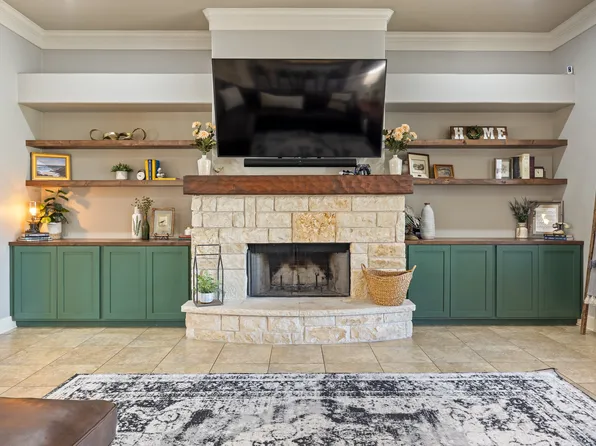 104 Roble Roja Drive, Georgetown, TX 78633