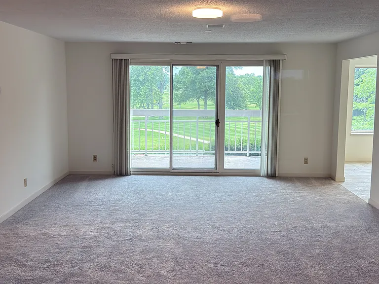 Chelsea Condos — Photo 11
