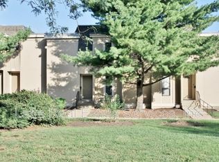 3927 S Crackerneck Rd, Independence, MO 64055