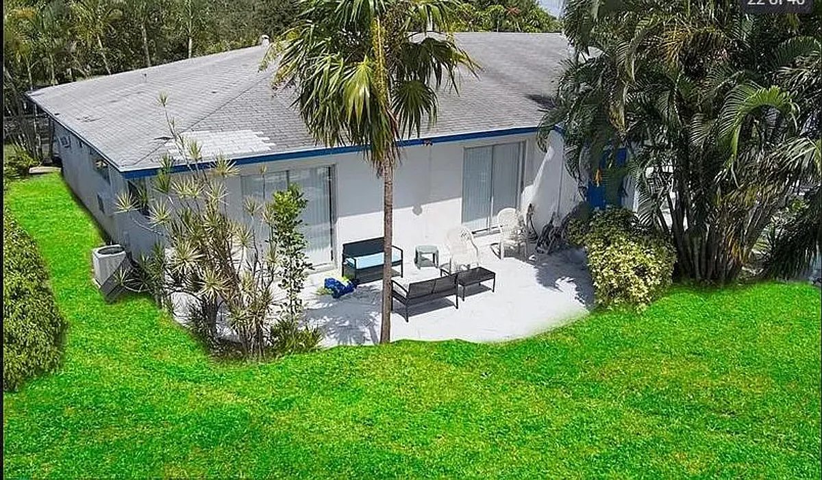 Building Photo - 3860 NE 23 Ave Lighthouse Point, FL 33064