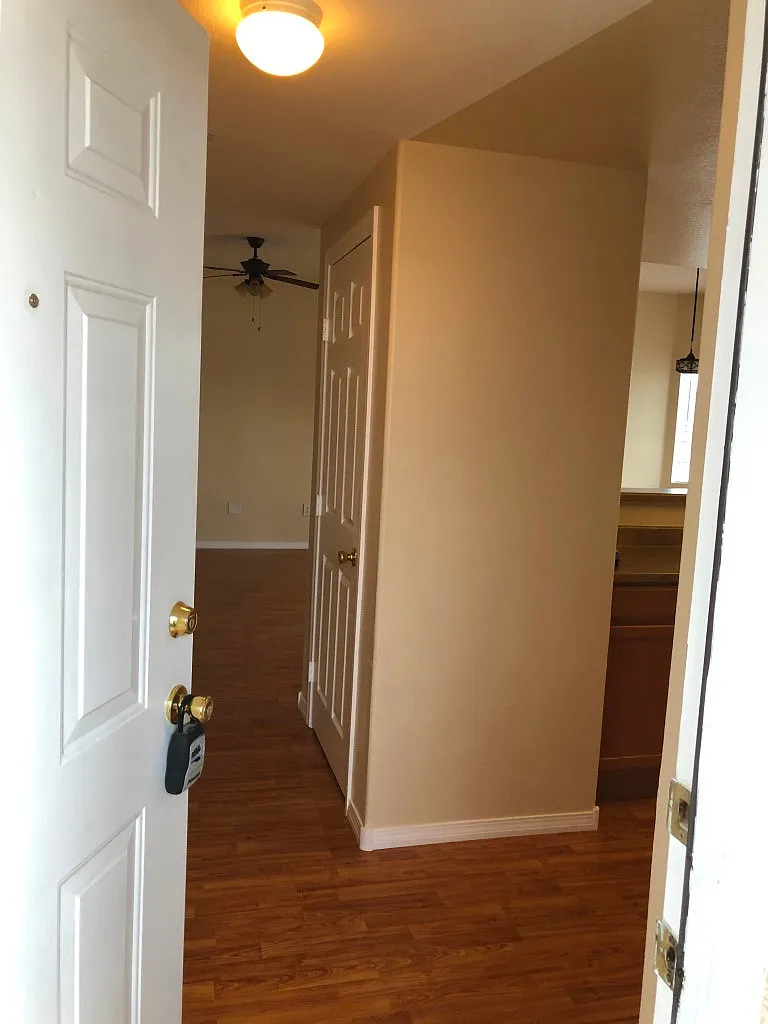 Very Spacious Upstairs Unit in a Gated Community — Photo 2