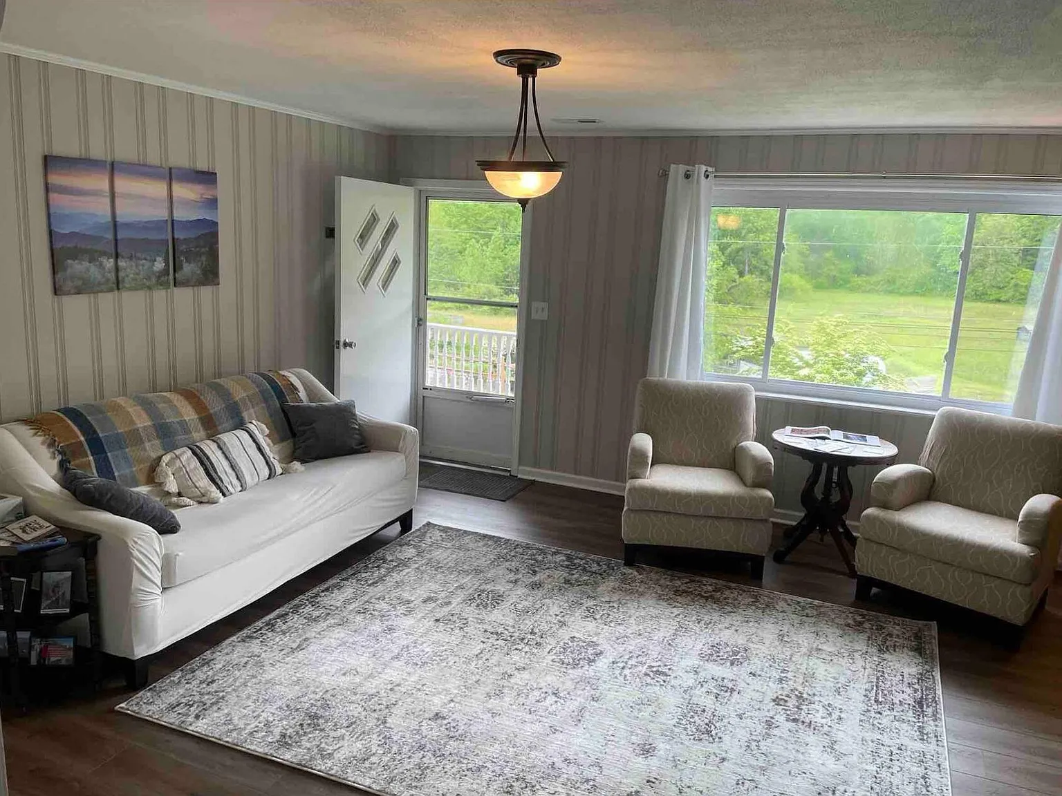3 bed, 1408 sqft, $2,050 — Photo 4