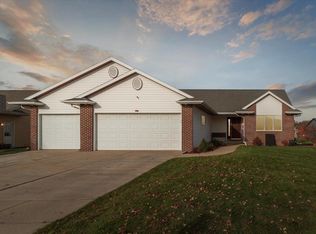 11 S Wyler Dr, Evansville, WI 53536