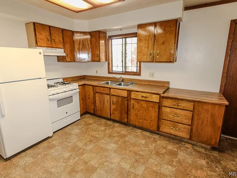 376 Santa Barbara Ave — Photo 7