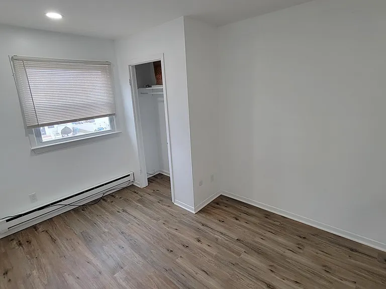 511 Leffert St — Photo 10