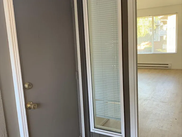 9117 Meridian Pl NE — Photo 3