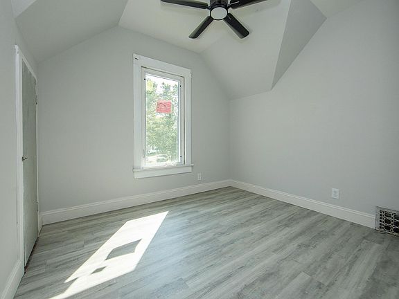 14th image of 103 Summit Ave