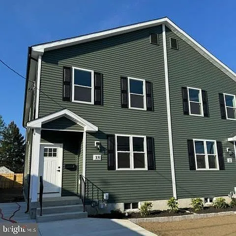 18 Pine St — Photo 1