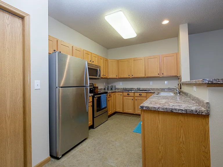 West Fargo, ND West Lake Apartments | Kitchen