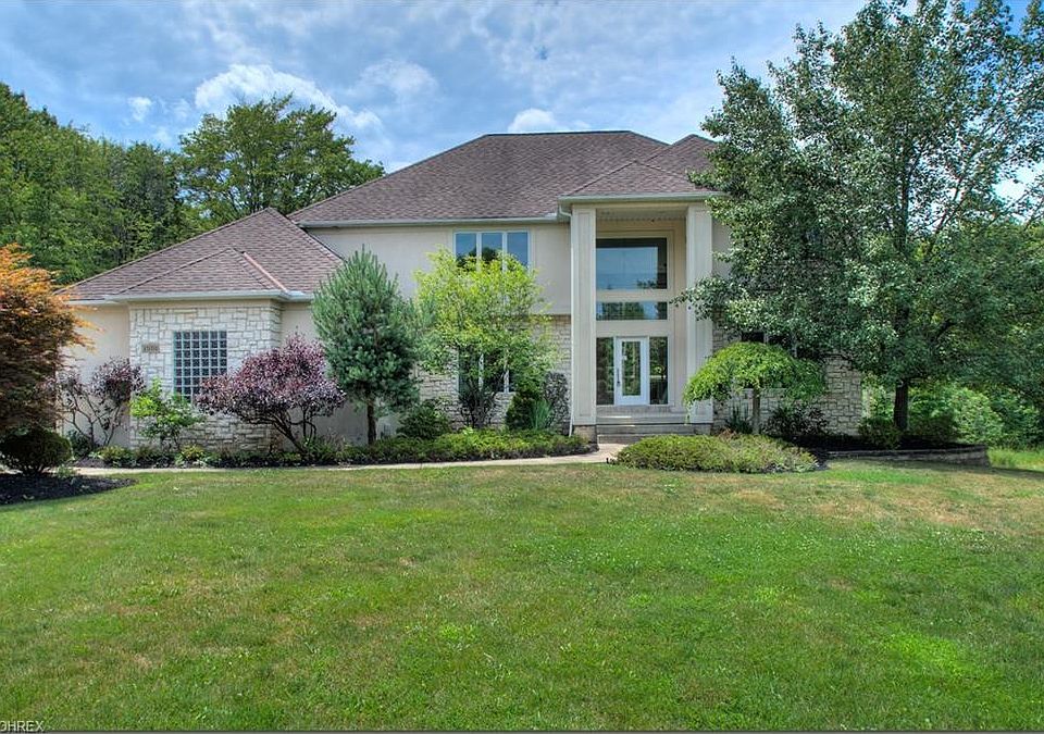 1st image of 7000 Woodlands Ln