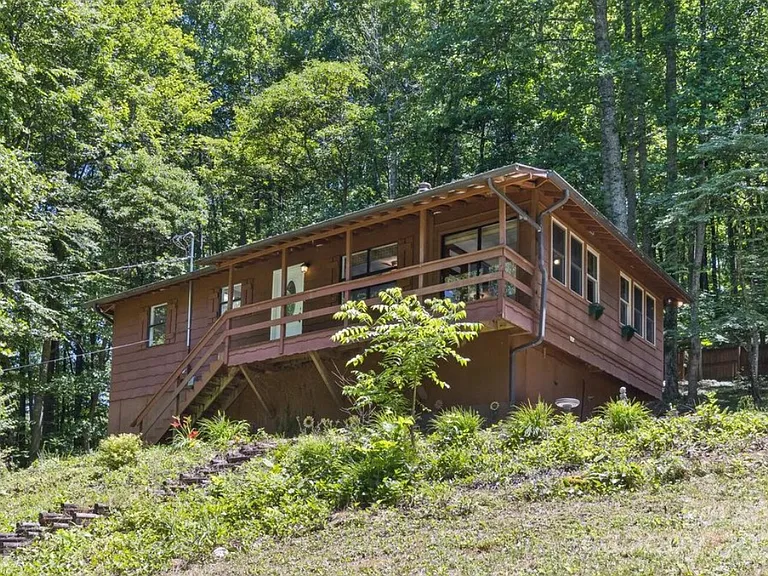 471 Curtis Creek Rd — Photo 1