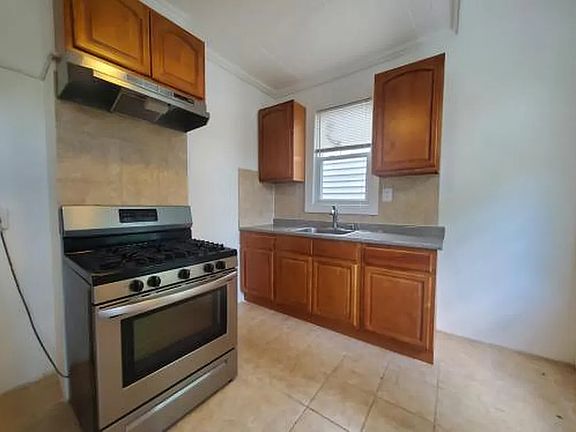 3rd image of 296 Claremont Ave #2D