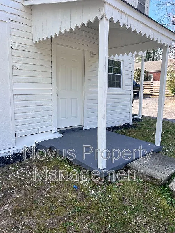 2 bed, 1.0 bath, $1,015 — Photo 3