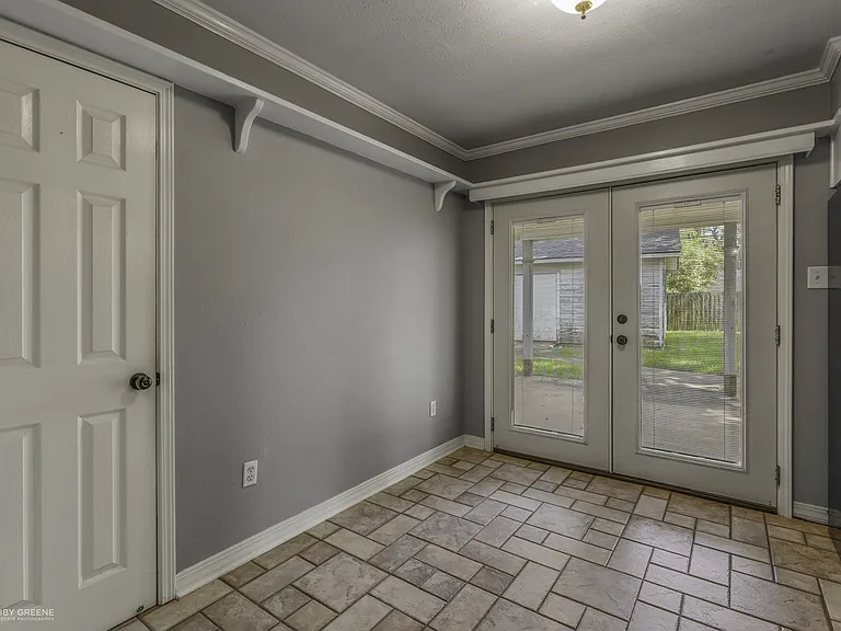 1602 San Saba St — Photo 3