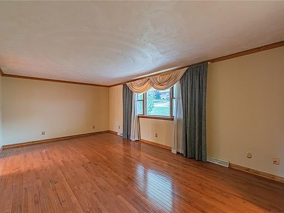 3rd image of 240 Limberline Dr