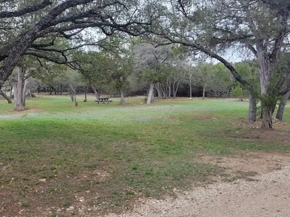 25 E River Oaks Ln, Ingram, TX 78025