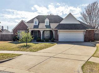 915 W Indianapolis Pl, Broken Arrow, OK 74012