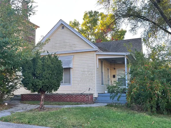 1013 Lyon St, Hannibal, MO 63401