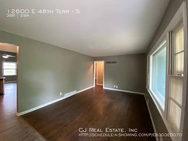 3 bed, $1,595 — Photo 2