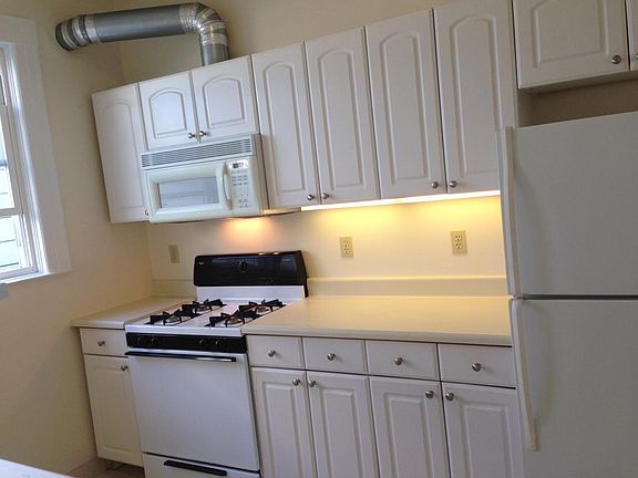 3rd image of 731 Fell St