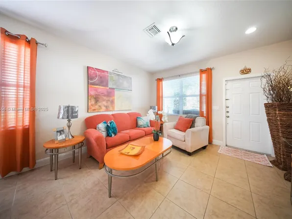 3076 SE 4th Ct, Homestead, FL 33033