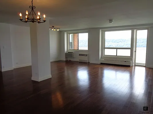 Sold by R New York | media 30