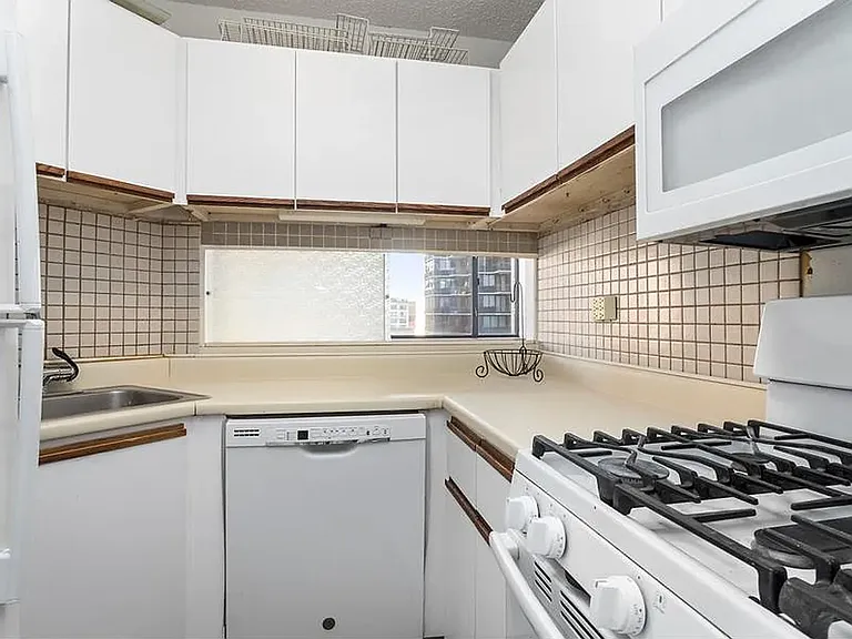 30 W 61st St #12D — Photo 3