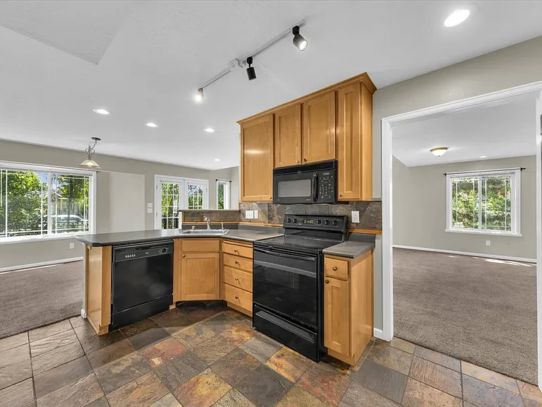 691 E Union Pines Ct — Photo 5
