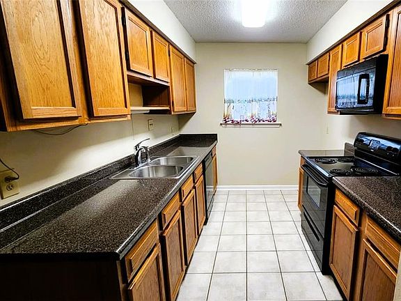 5th image of 912 Asheville Dr #1