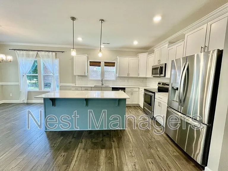 1102 Norwood St — Photo 10