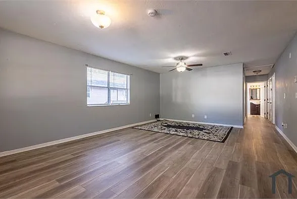 3 bed, 1050 sqft, $1,925 — Photo 2