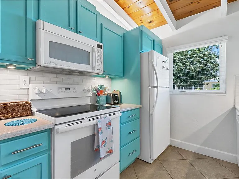 6006 Midnight Pass Rd #16 — Photo 13