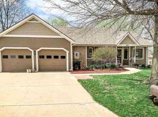2911 Flint Ct, Lawrence, KS 66047