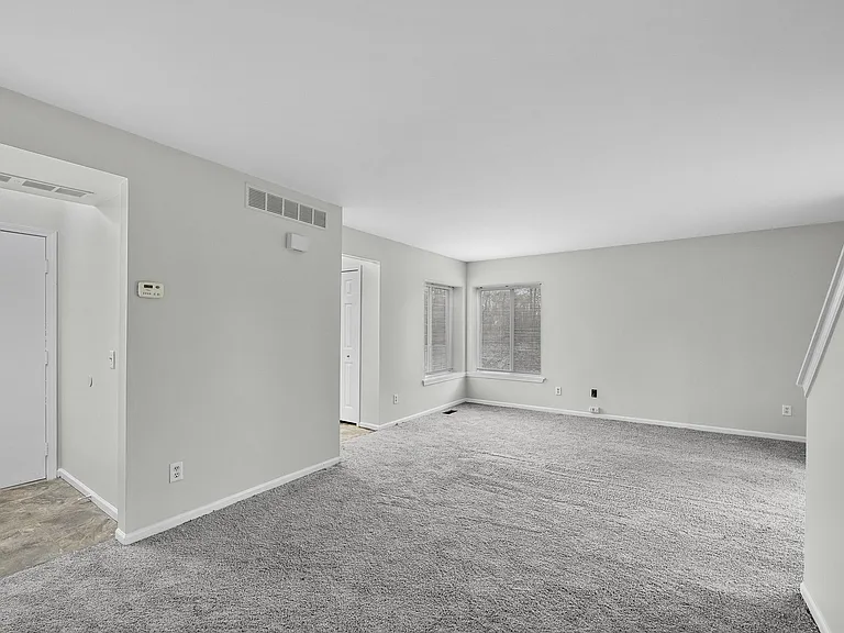 2245 S Commerce Rd — Photo 16