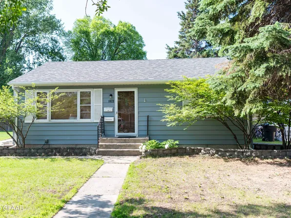 1023 Letnes Dr, Grand Forks, ND 58201