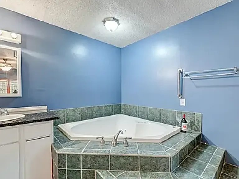 303 Canaberry Cir — Photo 10