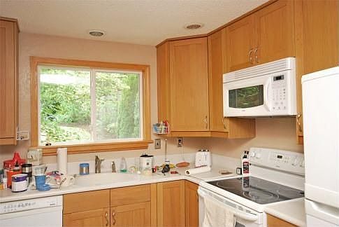 4th image of 15868 14th Ave NE