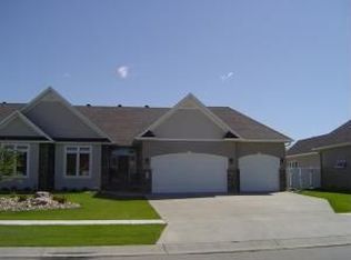 5906 27th St S, Fargo, ND 58104