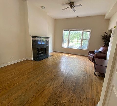 3rd image of 2102 W Erie St APT 1F
