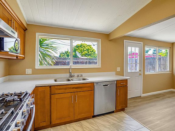4th image of 2086 Huran Dr