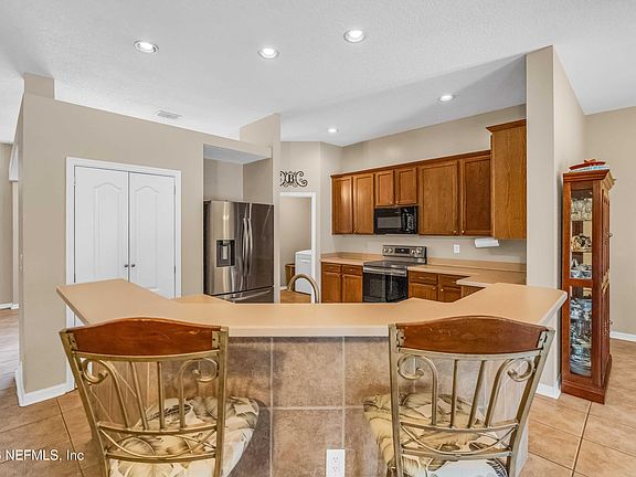 5th image of 204 ELMWOOD Drive