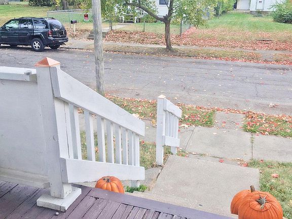 3rd image of 610 Gibbard Ave