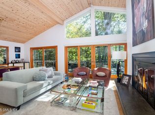 2 Horseshoe Rd, Cos Cob, CT 06807