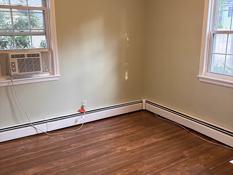 592 Saw Mill Brook Pkwy #592 — Photo 4
