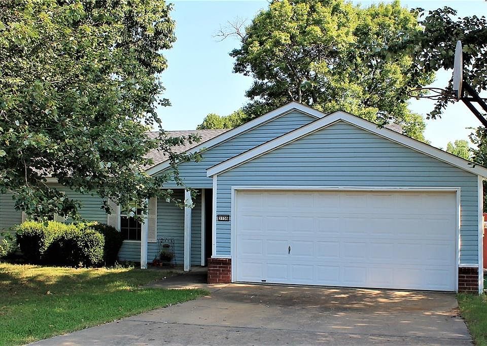 1st image of 3156 W Woodridge Dr
