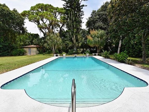 4th image of 2961 Captiva Dr