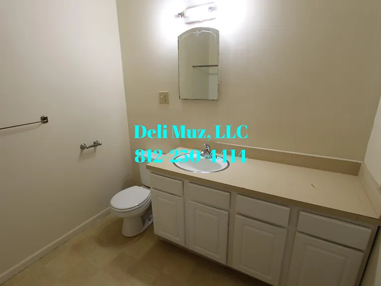 742 E Chandler Ave #B — Photo 1