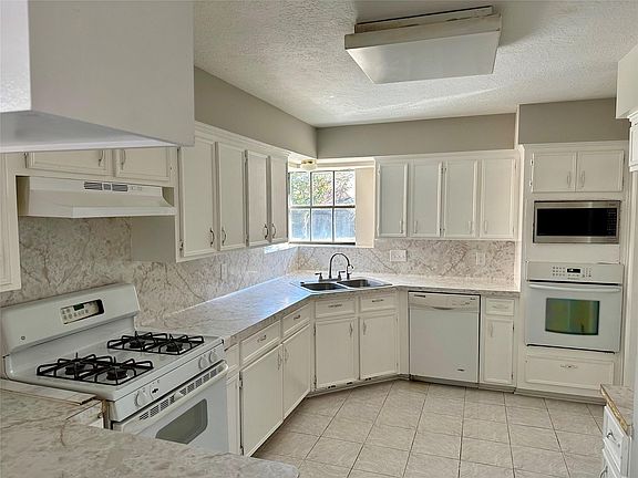 5th image of 2818 Stoney Wood Dr