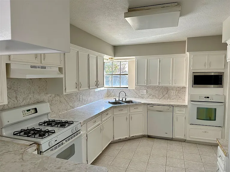 2818 Stoney Wood Dr — Photo 5