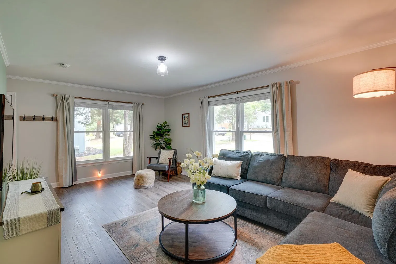 2 bed, 2.0 bath, 1194 sqft, $3,128 — Photo 1